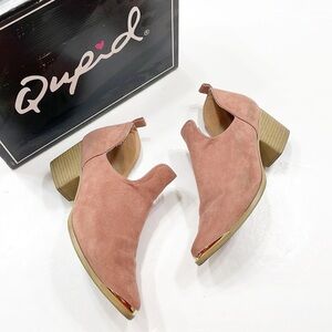 Qupid mauve suede ankle booties